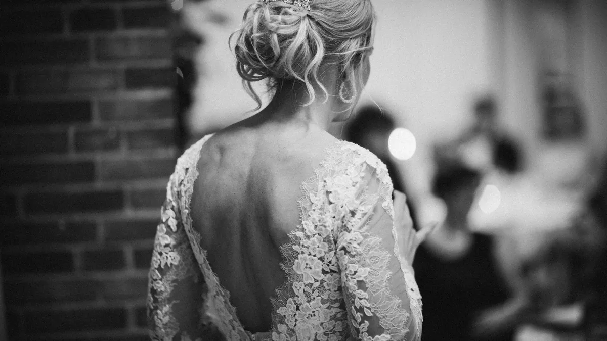 Choisir une robe de mariée des années 50 selon la silhouette, la longueur et l'état de res